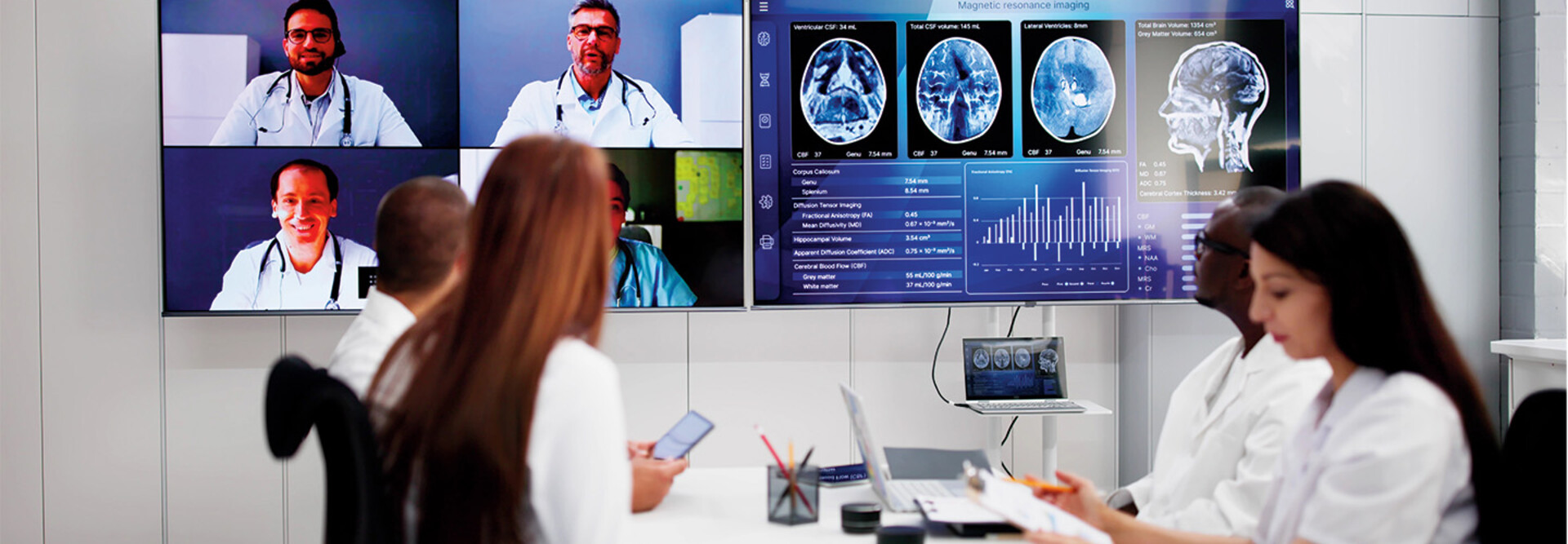 Comment optimiser les salles de réunion pour le travail hybride dans le secteur de la santé