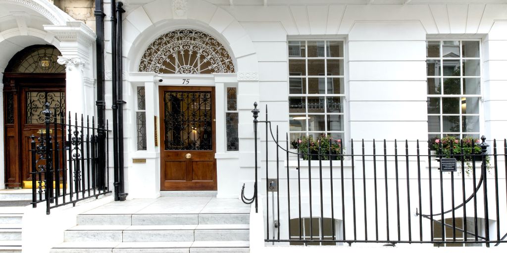 Dr Haus Dermatology fête ses 15 ans à Harley Street et s'agrandit avec deux nouveaux dermatologues