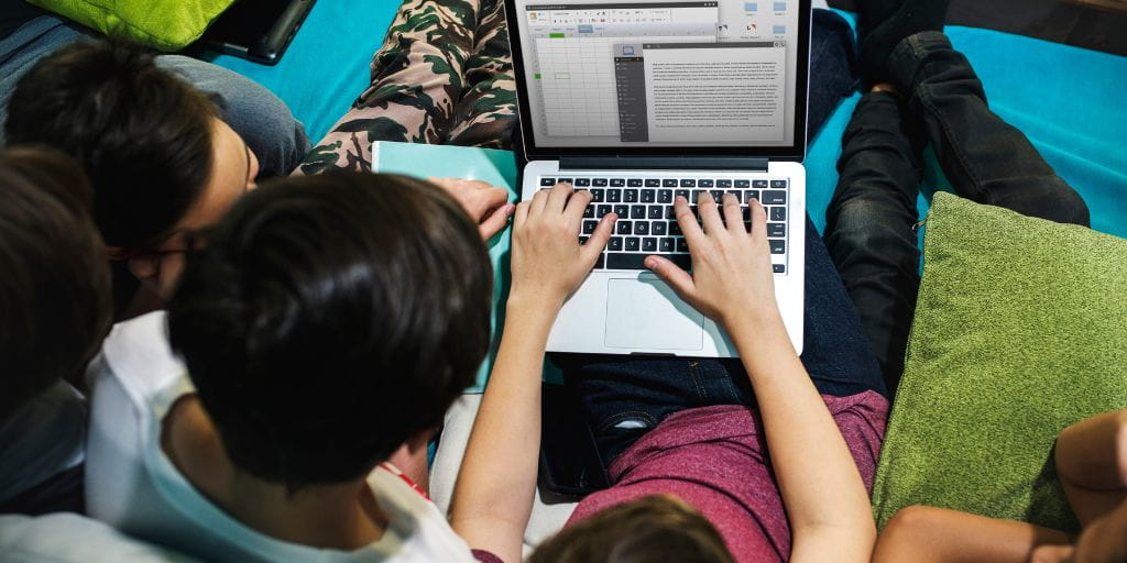 Digital Poverty Alliance étend l'initiative Tech4Youth en Irlande du Nord pour fournir des ordinateurs portables gratuits aux enfants
