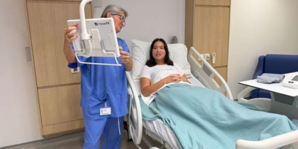 Les patients du NHS bénéficieront d'une nouvelle « passerelle numérique » au chevet du patient grâce au partenariat entre James Paget et Airwave Healthcare