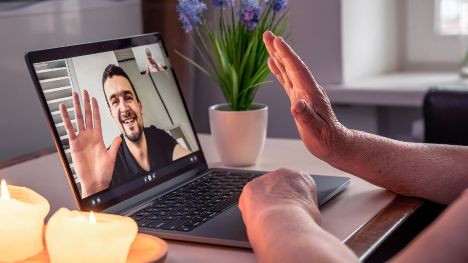 Comment les consultations en ligne changent l’accès aux traitements pour arrêter de fumer