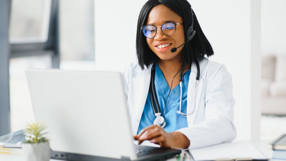 G2 Speech dévoile SpeechReport 4.4 avec Aida, l'assistant numérique IA qui transforme les flux de travail de documentation clinique