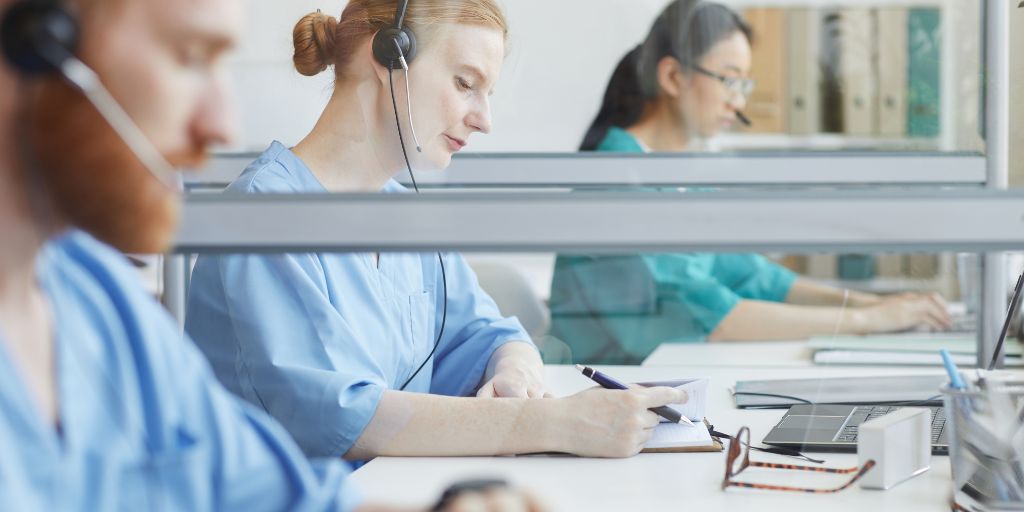 Rotherham NHS Foundation Trust réduit les appels au service d'assistance informatique de 28 % grâce à l'IA
