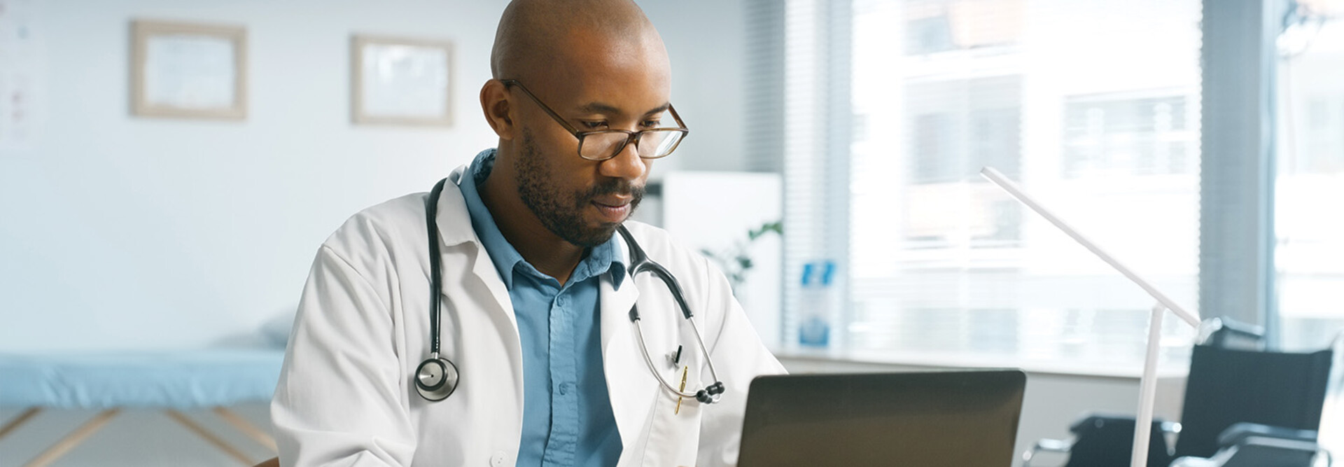 Lorsqu'un appareil tombe en panne, les soins ne s'arrêtent pas : permettre la récupération à distance dans les environnements cliniques