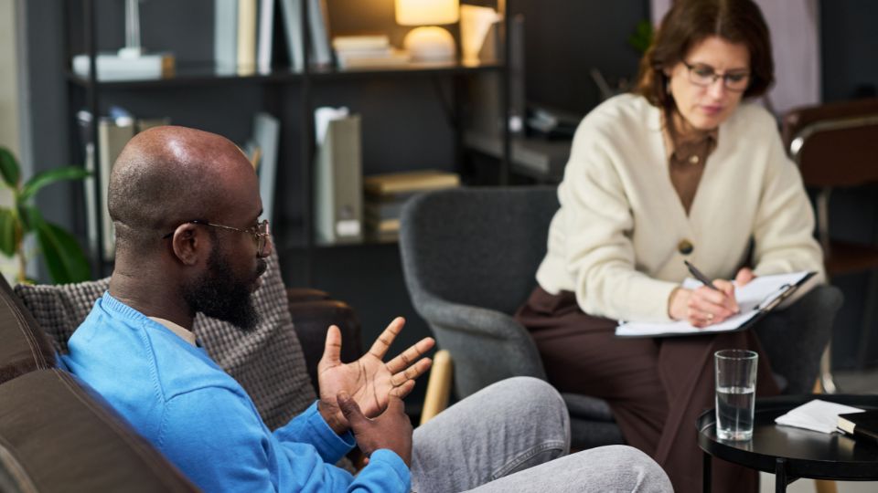 À quoi ressemble la thérapie EMDR et pourquoi elle est utilisée dans les soins de traumatologie