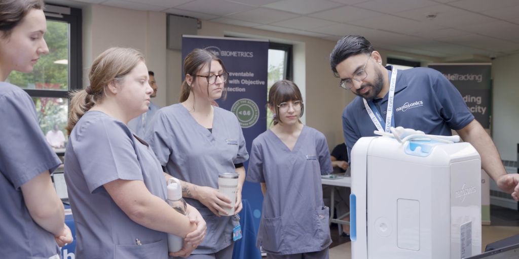 Les entreprises technologiques vont engager le personnel du NHS, alors qu'une nouvelle confiance rapproche les soins du domicile